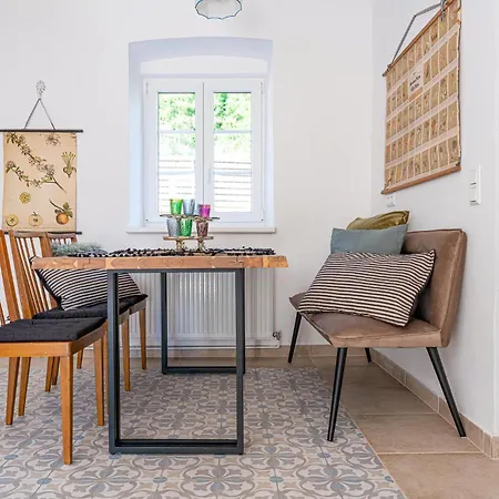 Im Erdgeschoss Διαμέρισμα *