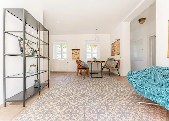 Im Erdgeschoss Apartment *